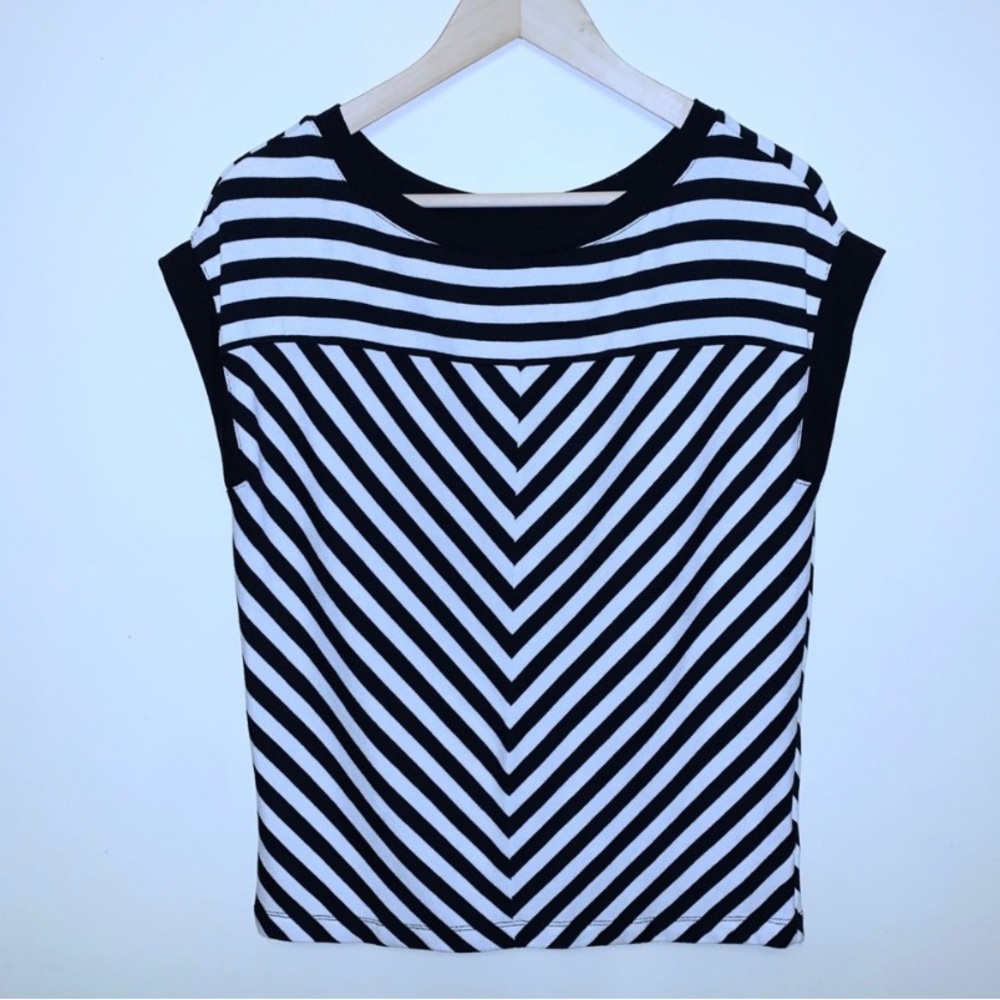 Gap Chevron Striped Sleeveless Sweater Top women’s size M